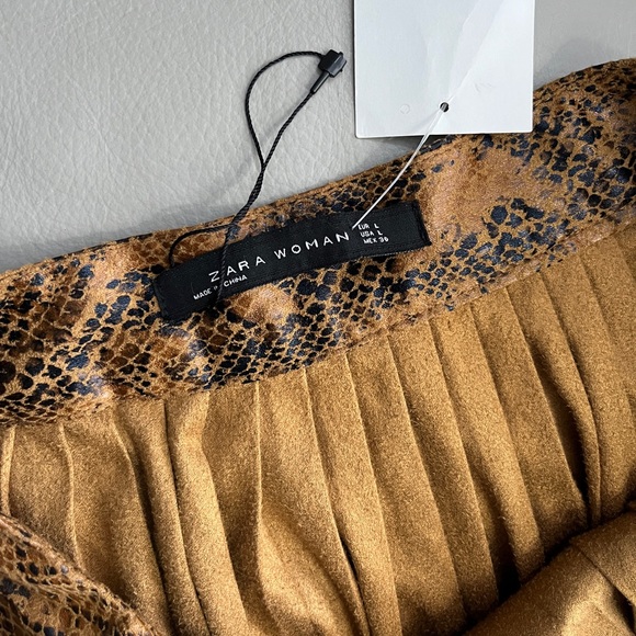 Zara Women’s Faux Suede Snake Print Pleated Midi Skirt - Size L - Picture 11 of 12